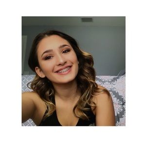 Meet your Posher, Gabriela